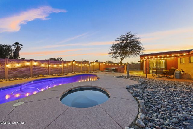 7386 N Dickinson, Tucson, AZ 85741