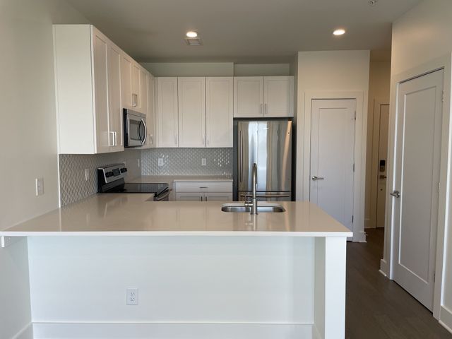 1041 E Trinity Ln Apt 412, Nashville, TN 37216