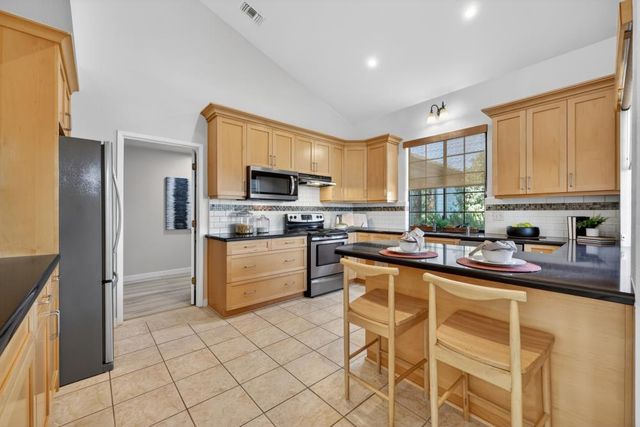 2489 Knollwood Dr, Cameron Park, CA 95682