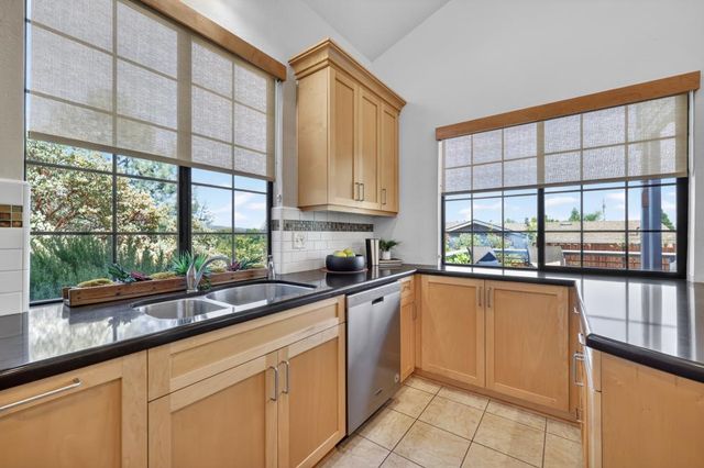 2489 Knollwood Dr, Cameron Park, CA 95682