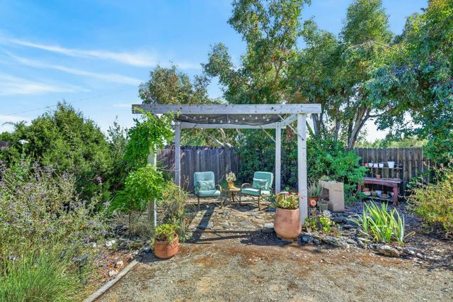 2489 Knollwood Dr, Cameron Park, CA 95682