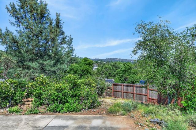 2489 Knollwood Dr, Cameron Park, CA 95682