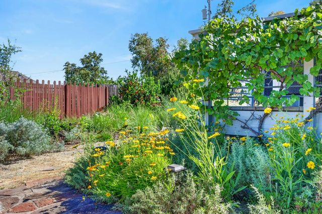 2489 Knollwood Dr, Cameron Park, CA 95682