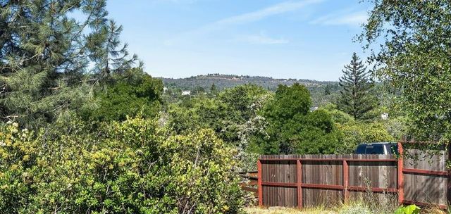 2489 Knollwood Dr, Cameron Park, CA 95682