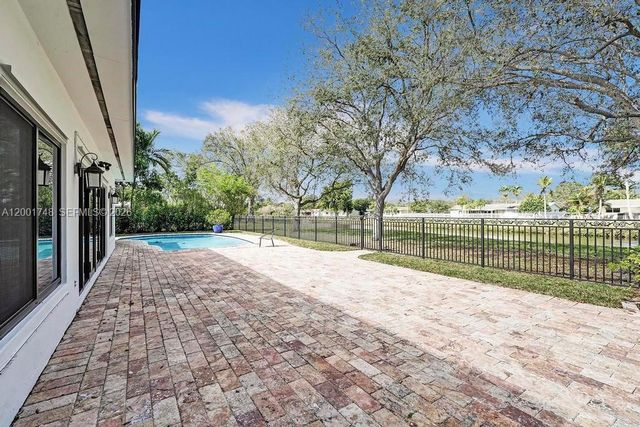 9261 SW 85th St, Miami, FL 33173