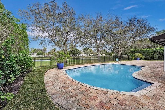 9261 SW 85th St, Miami, FL 33173