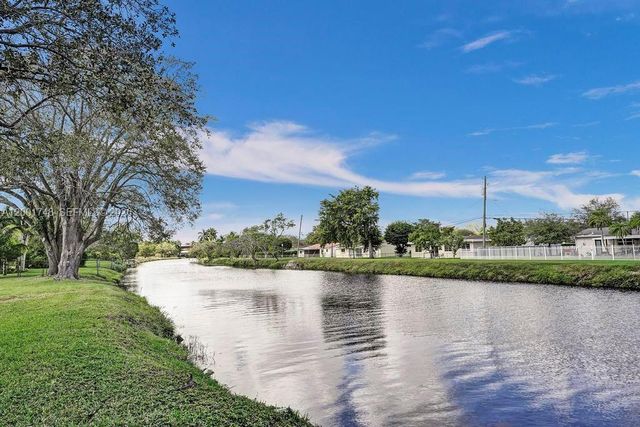 9261 SW 85th St, Miami, FL 33173