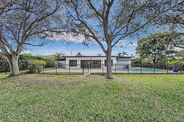 9261 SW 85th St, Miami, FL 33173