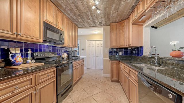 836 MAGELLAN DRIVE, Sarasota, FL 34243
