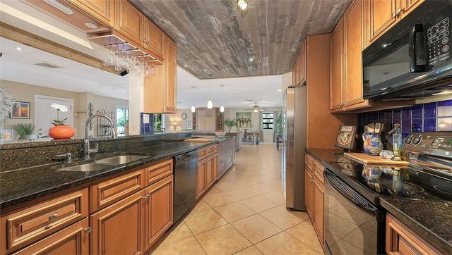 836 MAGELLAN DRIVE, Sarasota, FL 34243