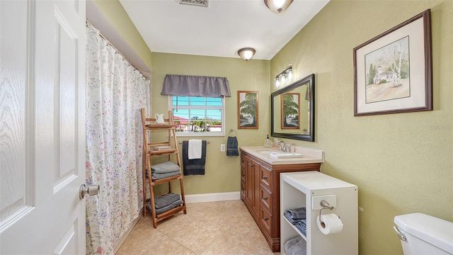 836 MAGELLAN DRIVE, Sarasota, FL 34243