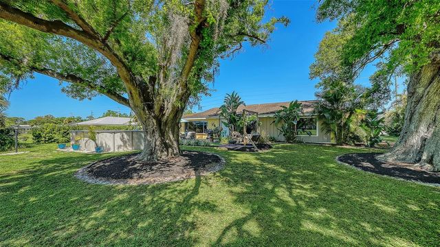 836 MAGELLAN DRIVE, Sarasota, FL 34243