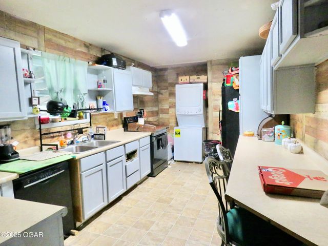 1922 Southwood Lane, Carthage, MO 64836