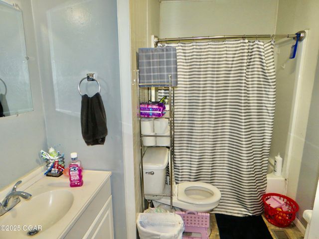 1922 Southwood Lane, Carthage, MO 64836