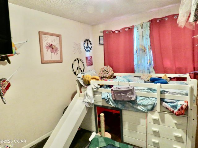 1922 Southwood Lane, Carthage, MO 64836