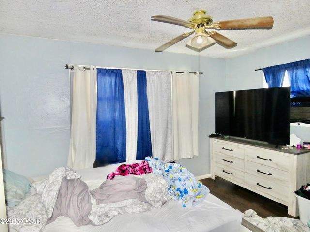 1922 Southwood Lane, Carthage, MO 64836