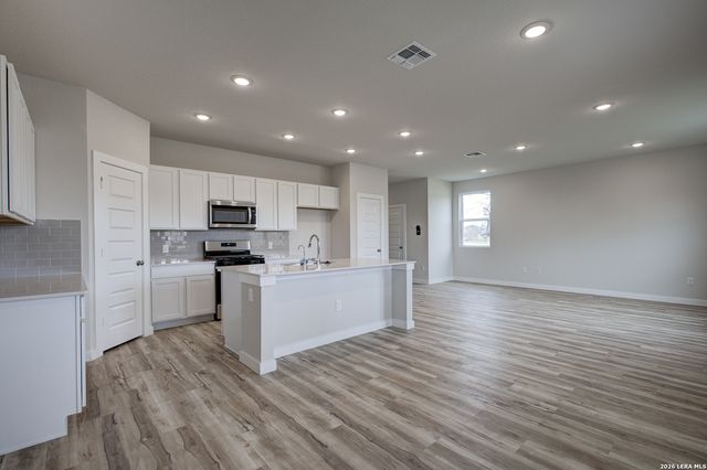 5610 Franklin Hills, Von Ormy, TX 78073