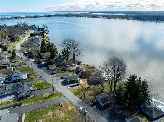 402 South Drive, Greece, NY 14612