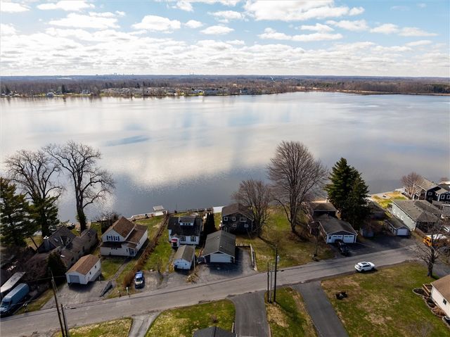 402 South Drive, Greece, NY 14612