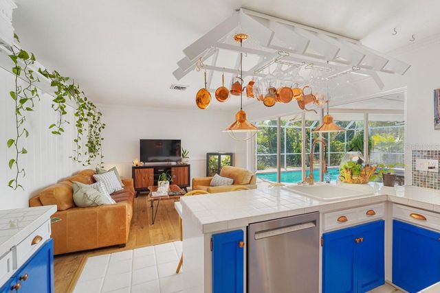 216 MATISSE CIRCLE N, Nokomis, FL 34275