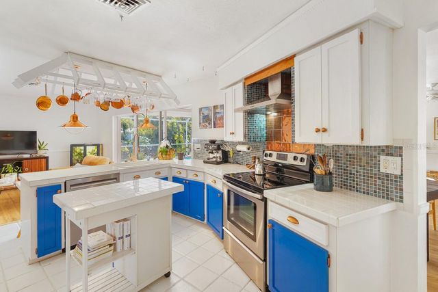 216 MATISSE CIRCLE N, Nokomis, FL 34275