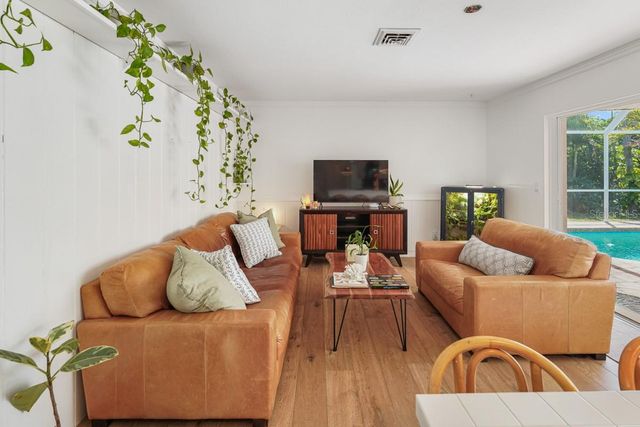 216 MATISSE CIRCLE N, Nokomis, FL 34275