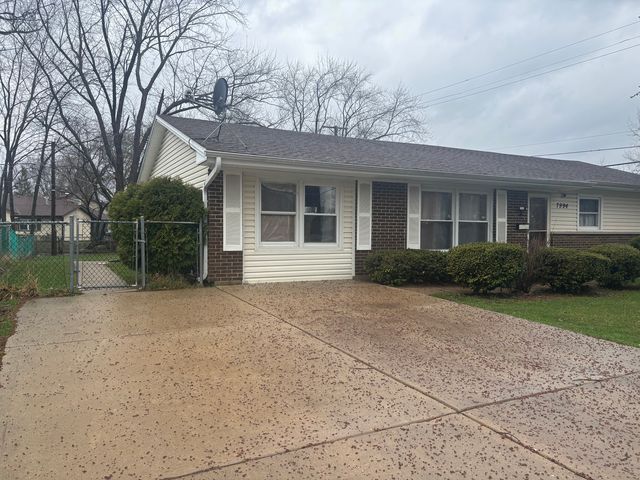 7994 Kensington Lane, Hanover Park, IL 60133