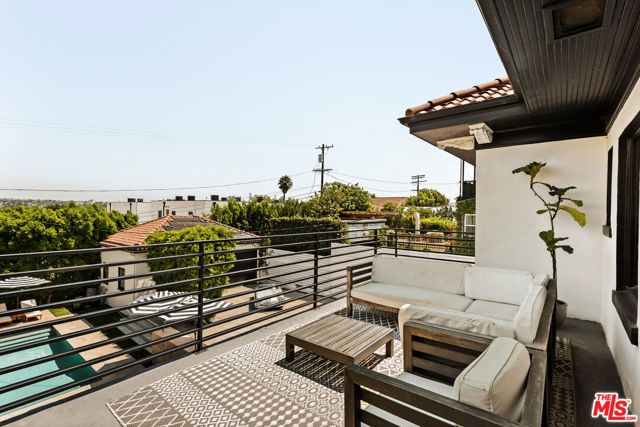 564 N Normandie Avenue, Los Angeles, CA 90004