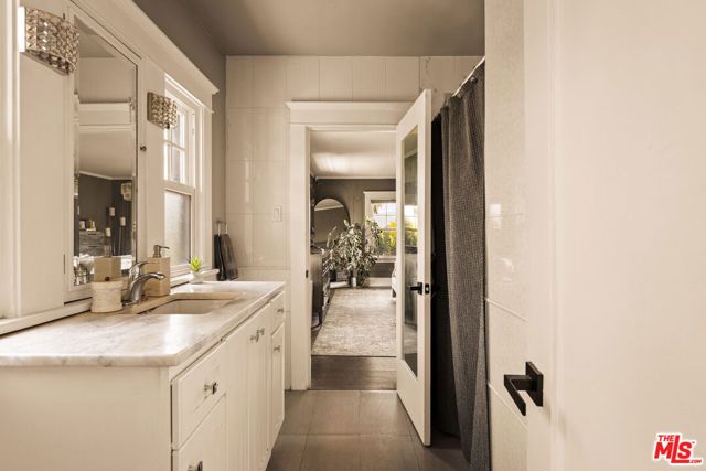 564 N Normandie Avenue, Los Angeles, CA 90004