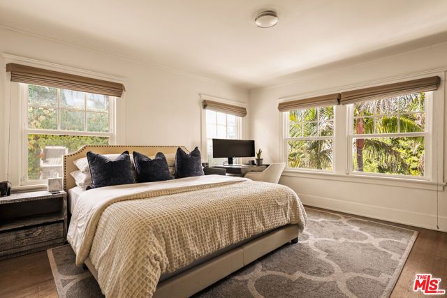 564 N Normandie Avenue, Los Angeles, CA 90004