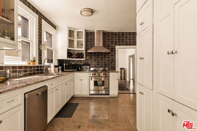 564 N Normandie Avenue, Los Angeles, CA 90004