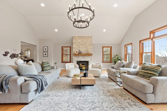 933 Liberty Square Rd, Boxborough, MA 01719