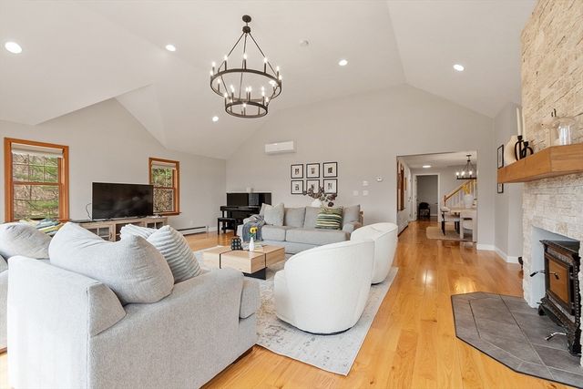 933 Liberty Square Rd, Boxborough, MA 01719