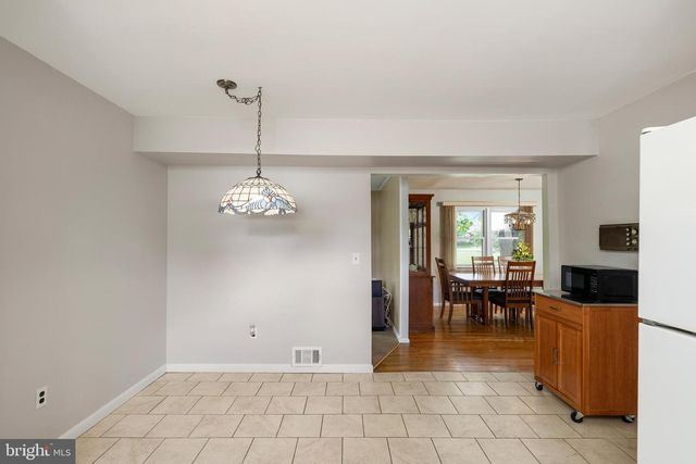 11 WOLFPACK RD, Hamilton, NJ 08619