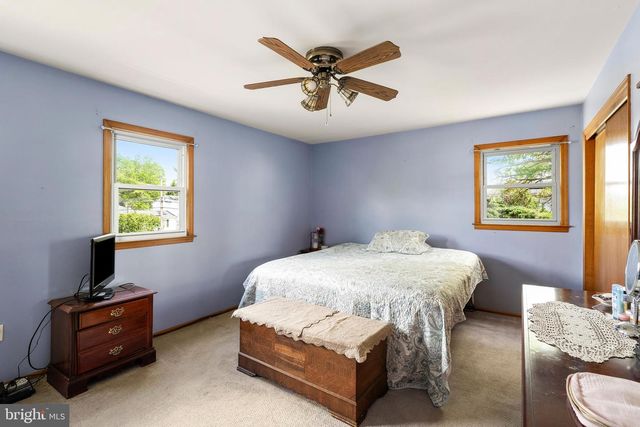 11 WOLFPACK RD, Hamilton, NJ 08619