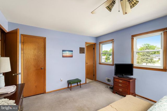 11 WOLFPACK RD, Hamilton, NJ 08619