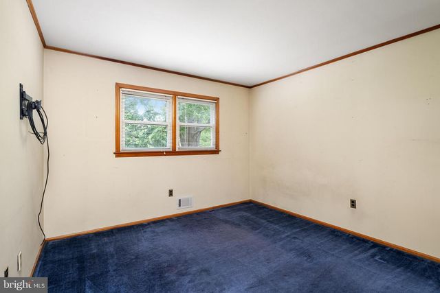 11 WOLFPACK RD, Hamilton, NJ 08619