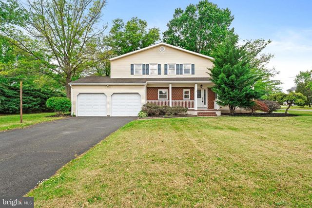 11 WOLFPACK RD, Hamilton, NJ 08619