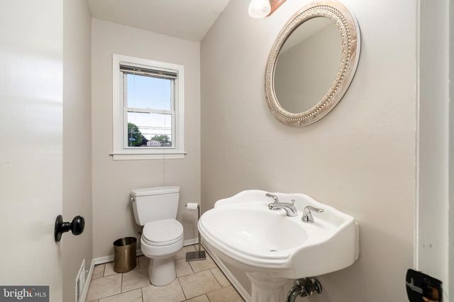 11 WOLFPACK RD, Hamilton, NJ 08619