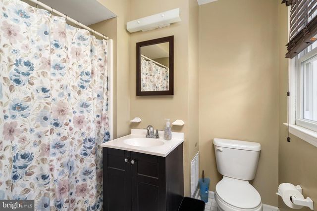 11 WOLFPACK RD, Hamilton, NJ 08619