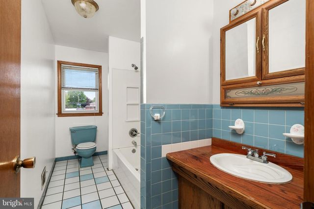11 WOLFPACK RD, Hamilton, NJ 08619