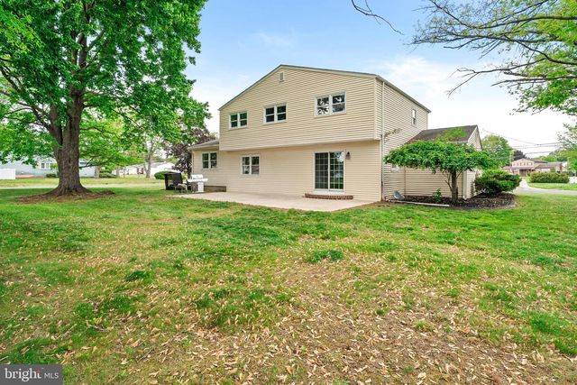 11 WOLFPACK RD, Hamilton, NJ 08619