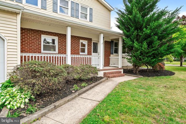 11 WOLFPACK RD, Hamilton, NJ 08619