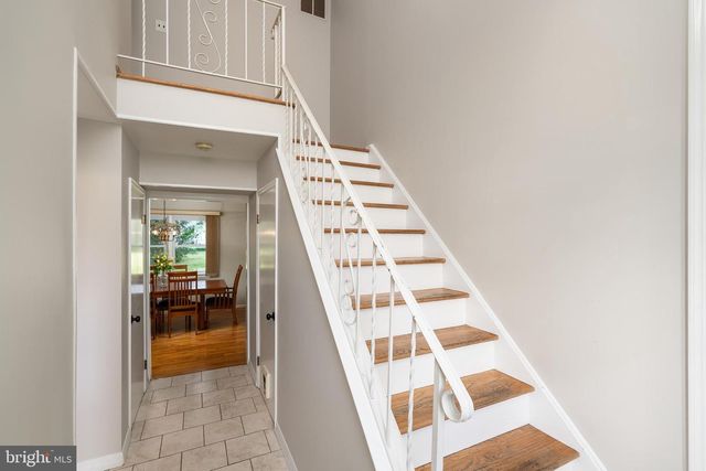 11 WOLFPACK RD, Hamilton, NJ 08619