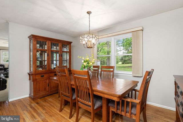11 WOLFPACK RD, Hamilton, NJ 08619