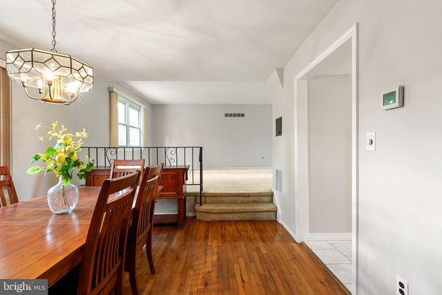 11 WOLFPACK RD, Hamilton, NJ 08619