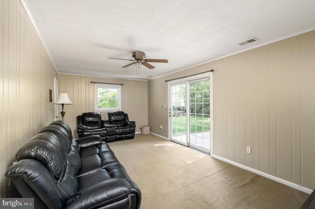 11 WOLFPACK RD, Hamilton, NJ 08619
