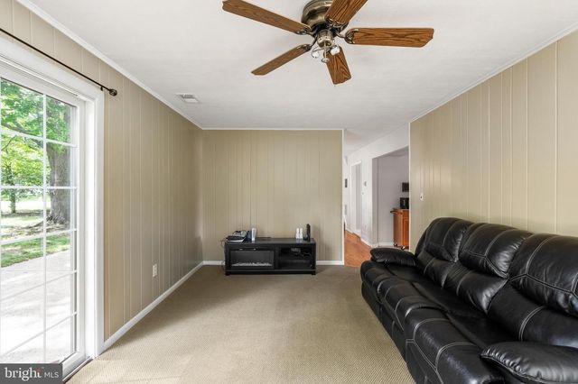 11 WOLFPACK RD, Hamilton, NJ 08619