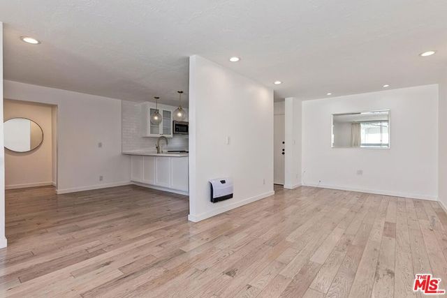 11645 Montana Avenue 223, Los Angeles, CA 90049