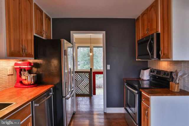 8518 FOREST ST, Annandale, VA 22003